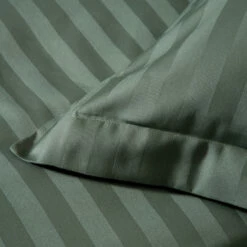 Damai Dekbedovertrek Katoen-satijn - 260x260/220cm - Groen Gestreept 8 Damai Dekbedovertrek Katoen-satijn - 260x260/220cm - Groen Gestreept -NL Beddengoed Verkoop 2024 1000030671 0102